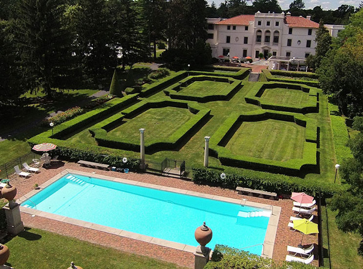Geneva on the Lake Mansion with Pool
